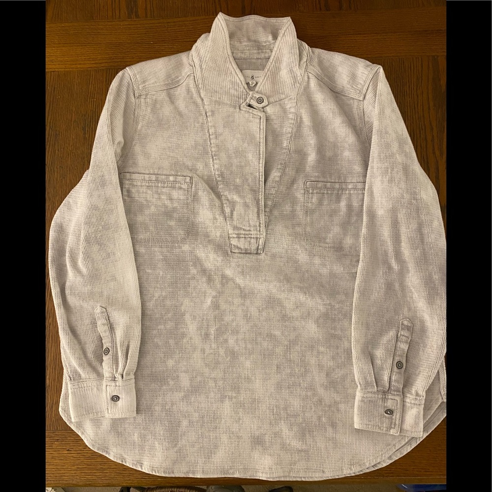 LOU AND GREY WAFFLE KNIT GRAY BLEACH LOOK PULLOVER TOP